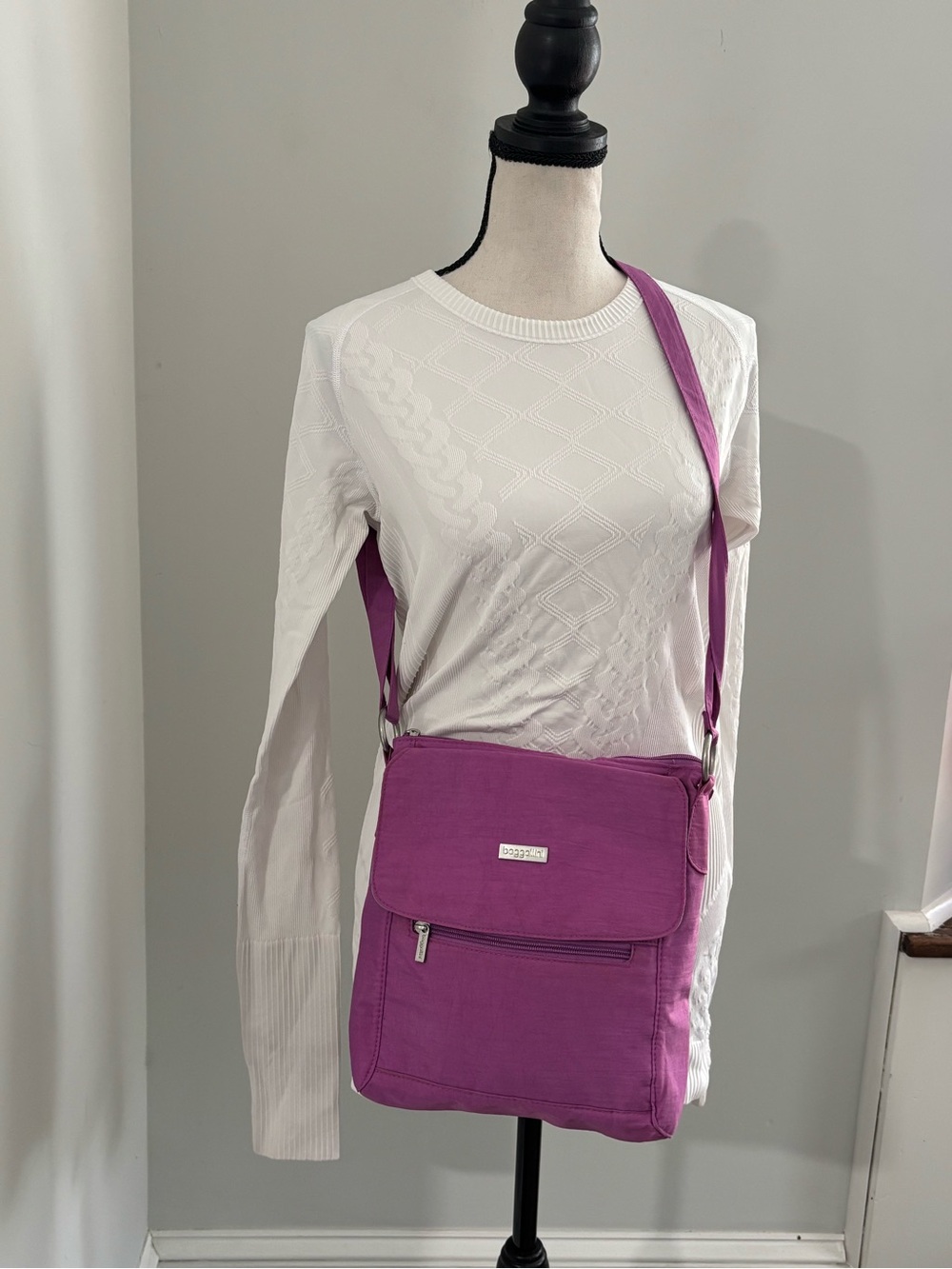 🐞Baggallini Purple Crossbody Bag with Front Zip Pocket - Picture 2 of 10